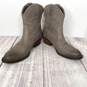 BORN Grey / Taupe Leather Short Heel Western Boots Back Zipper Size 9M