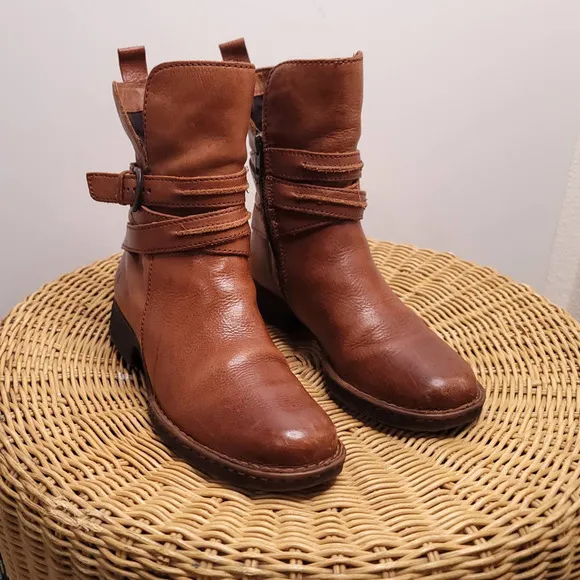 Born Leandra Brown Leather Short Boots Moto buckle style size 7 US