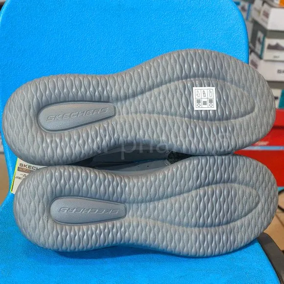 Brand new Skechers Men's Delson shoes