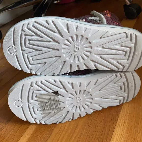 BRAND NEW UGG Silver Sequin Short Winter Boots