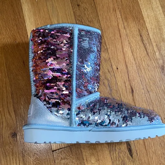 BRAND NEW UGG Silver Sequin Short Winter Boots
