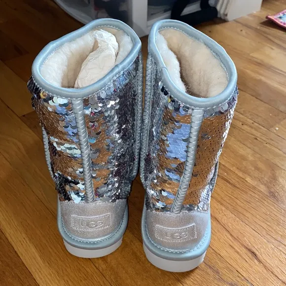 BRAND NEW UGG Silver Sequin Short Winter Boots