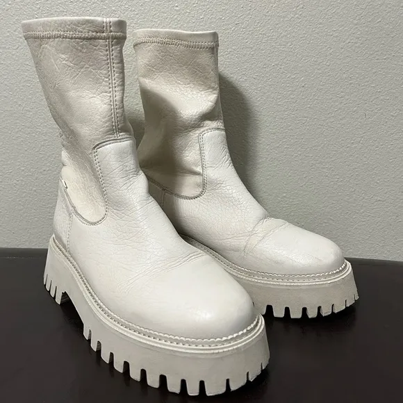 BRONX | Groovy Stretch Winter White Chelsea Boots