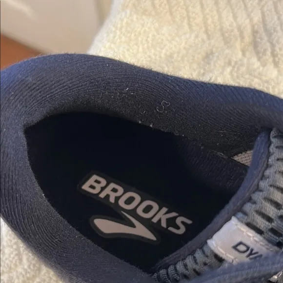 Brooks Dyad 11 Gray Sneakers Light Pink Trim Breathable Mesh Padded Tongue 8.5M