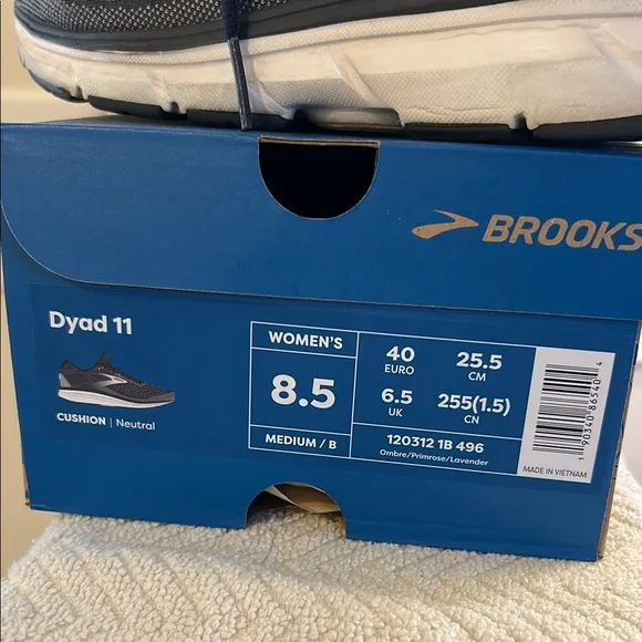 Brooks Dyad 11 Gray Sneakers Light Pink Trim Breathable Mesh Padded Tongue 8.5M