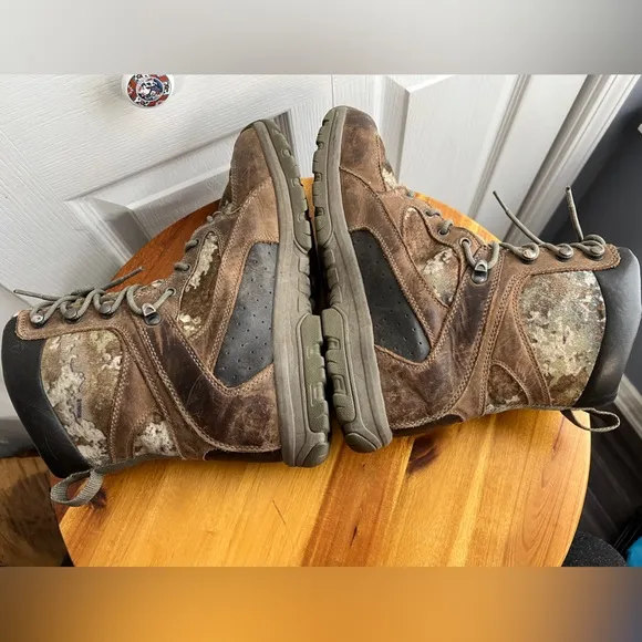Cabela’s 9 inch silent stalk leather camo boots size 8D
