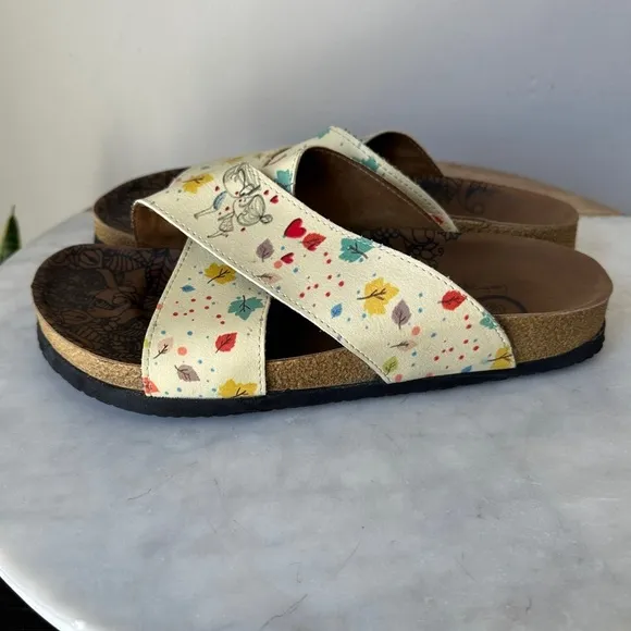 Calceo COLORFUL AUTUMN LEAVES AND HEARTED GIRL AND BOYPATTERNED SANDAL 39 8.5