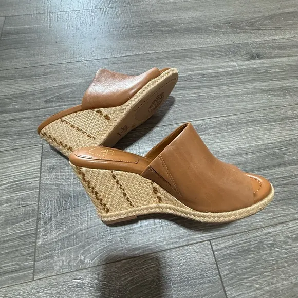 Camel Brown Women's Slide Sandals