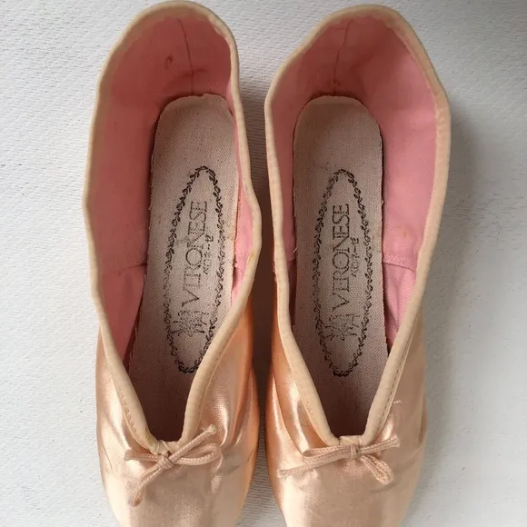 CHACOTT VERONESE POINTE SHOES, Royal Pink, C 23 H