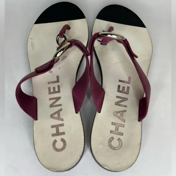 Chanel sandals flip flops women size 38.5 US 7.5 purple leather silver logo