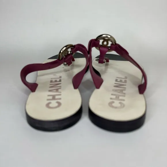 Chanel sandals flip flops women size 38.5 US 7.5 purple leather silver logo