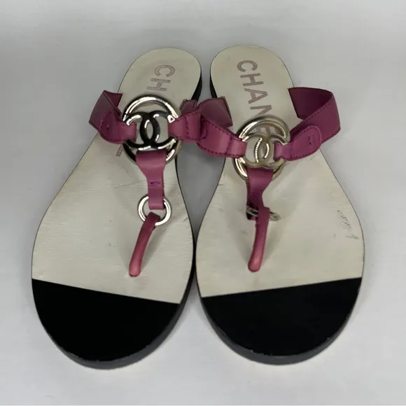 Chanel sandals flip flops women size 38.5 US 7.5 purple leather silver logo