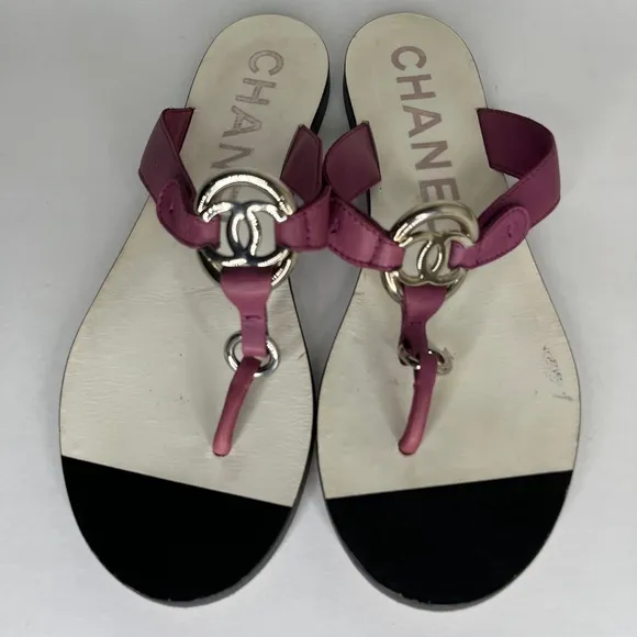 Chanel sandals flip flops women size 38.5 US 7.5 purple leather silver logo