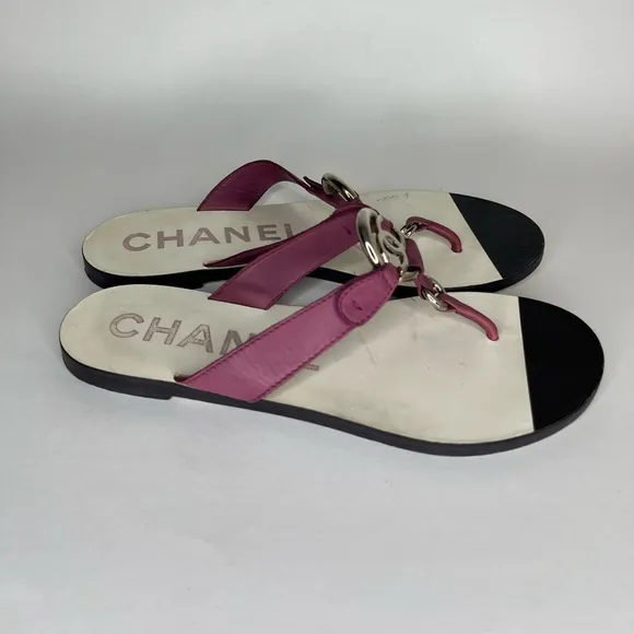 Chanel sandals flip flops women size 38.5 US 7.5 purple leather silver logo