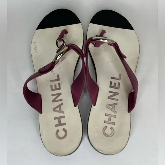 Chanel sandals flip flops women size 38.5 US 7.5 purple leather silver logo
