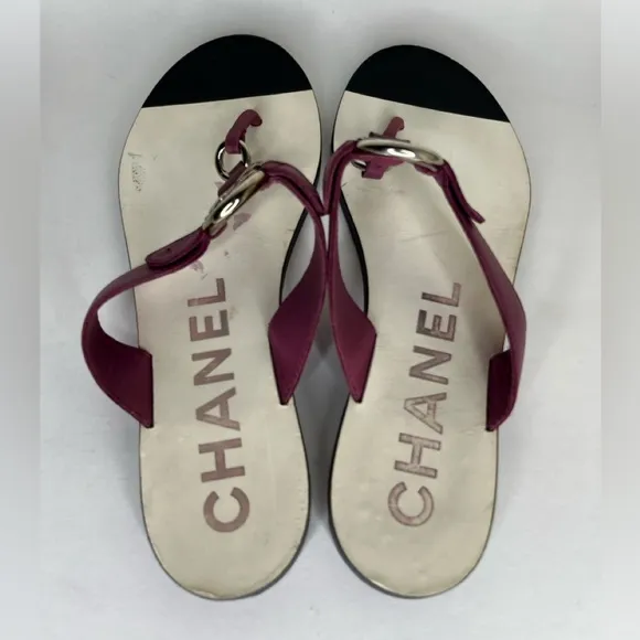 Chanel sandals flip flops women size 38.5 US 7.5 purple leather silver logo
