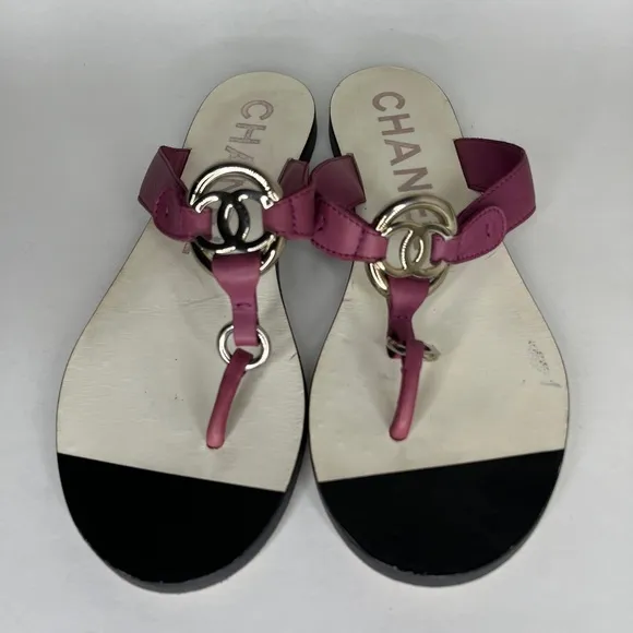 Chanel sandals flip flops women size 38.5 US 7.5 purple leather silver logo
