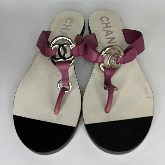 Chanel sandals flip flops women size 38.5 US 7.5 purple leather silver logo