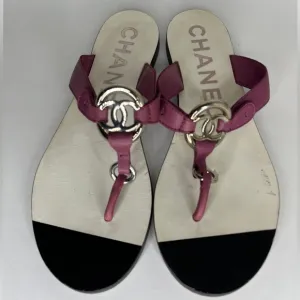 Chanel sandals flip flops women size 38.5 US 7.5 purple leather silver logo