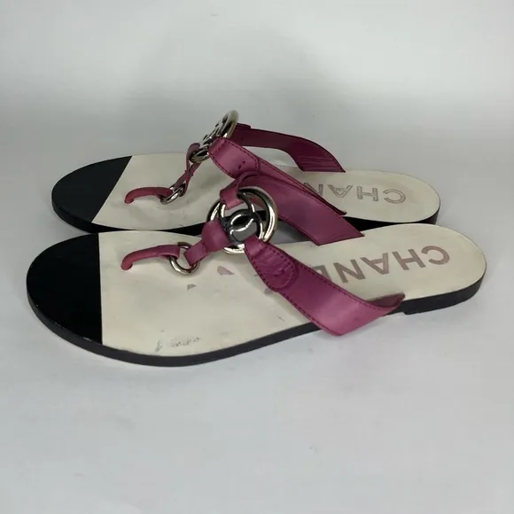 Chanel sandals flip flops women size 38.5 US 7.5 purple leather silver logo
