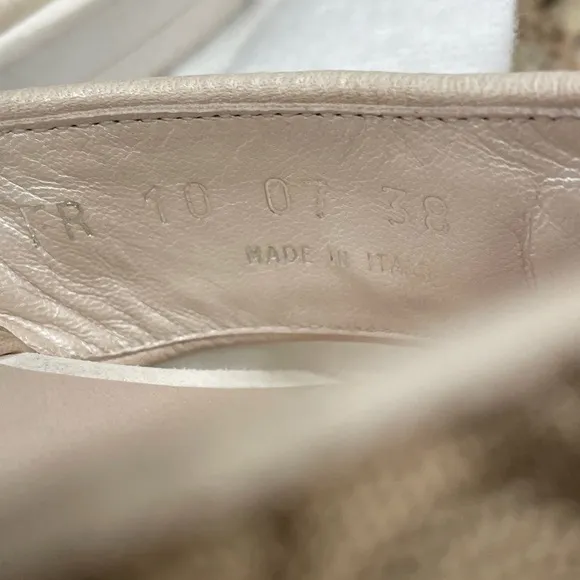 Christian Dior Women’s Tan and Brown Size 38 Flip Flops with Dust Bag.