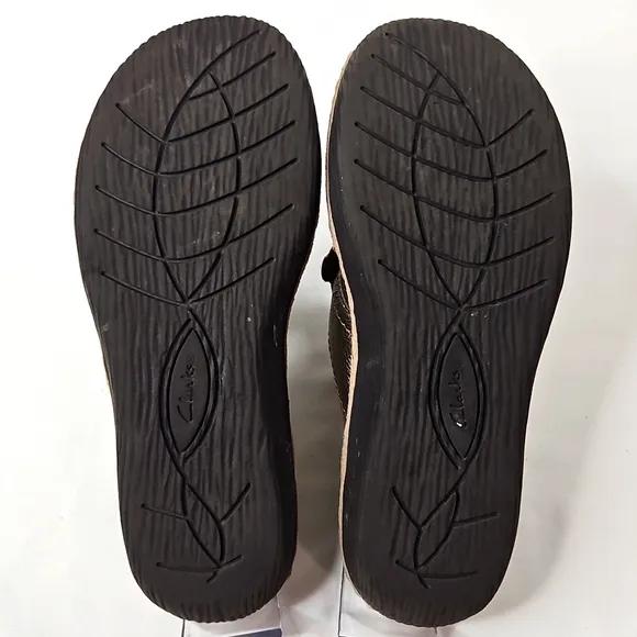 Clarks Artisan Bronze Womens Sandals Size 9