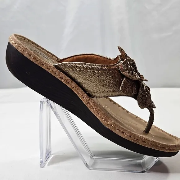 Clarks Artisan Bronze Womens Sandals Size 9