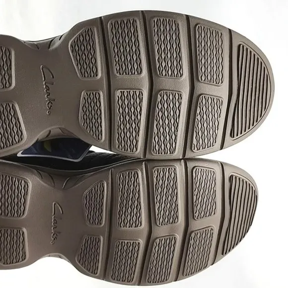 Clarks Men's Bradley Cove Brown Pebbled Leather Cut Out Upper Shoes Size 8M