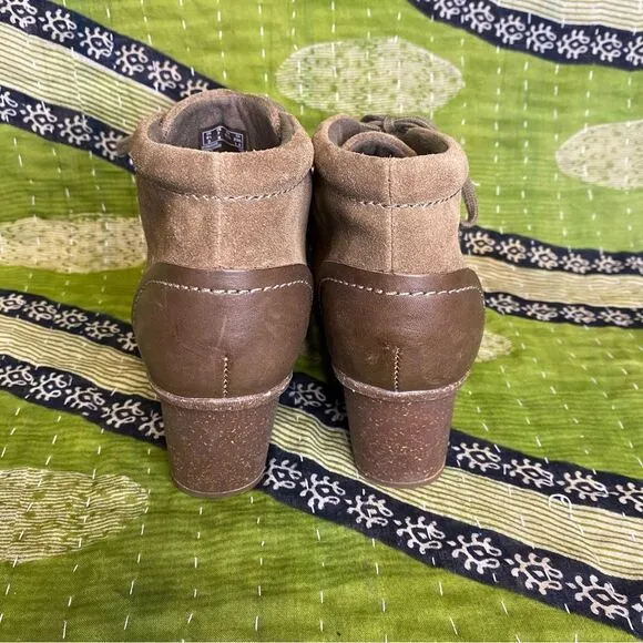 Clarks Sashlin Sue Olive Suede Ankle Booties Size 7