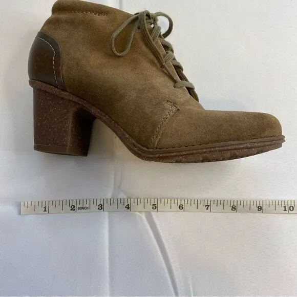 Clarks Sashlin Sue Olive Suede Ankle Booties Size 7