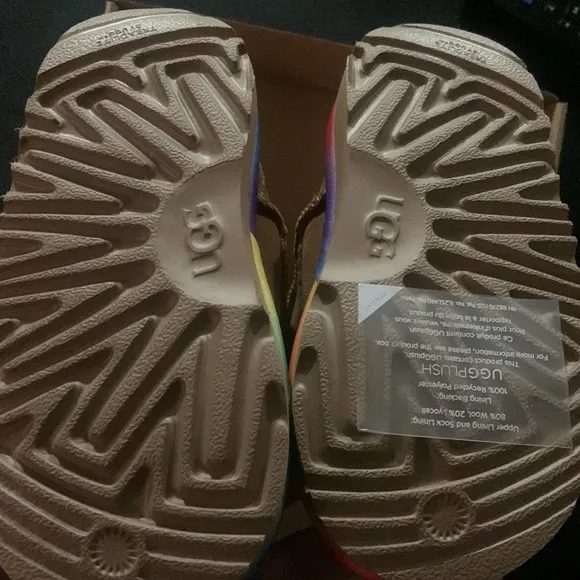 Classic Short II Rainbow UGG Kids Boots Size 7
