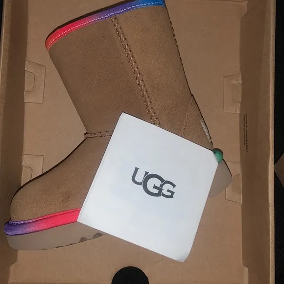 Classic Short II Rainbow UGG Kids Boots Size 7