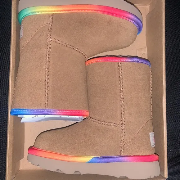Classic Short II Rainbow UGG Kids Boots Size 7