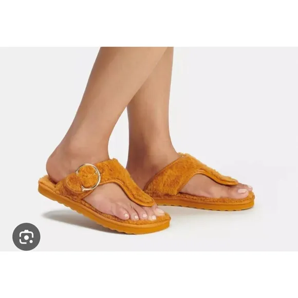 Coach Hollie Flip Flops Plush Shearling Slip On Thong Sandals Butterscotch Sz 9B