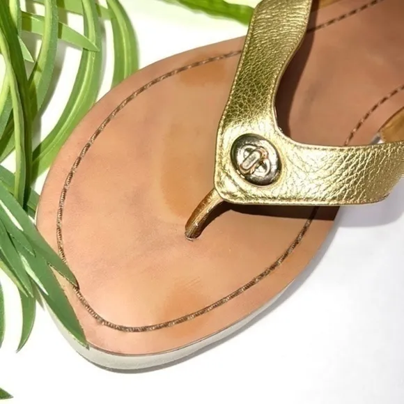 Coach Shelly Flip Flops in Gold Metallic Leather Size 8