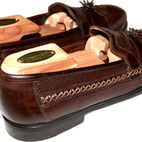 Cole Haan 8 brown leather.  95% soles remaining.  Excellent condition.‌‌‌‌‌‌‌‌‌