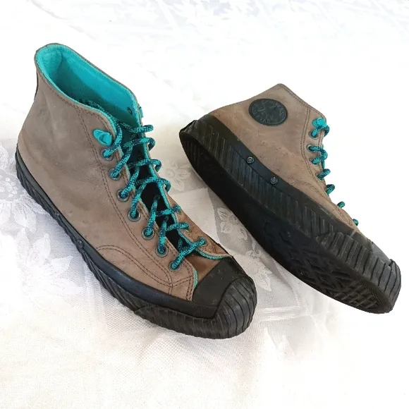 Converse Chuck 70 Bosey Water-Resist Leather Sneaker 8.5 Mens, 10.5 Womens Gray