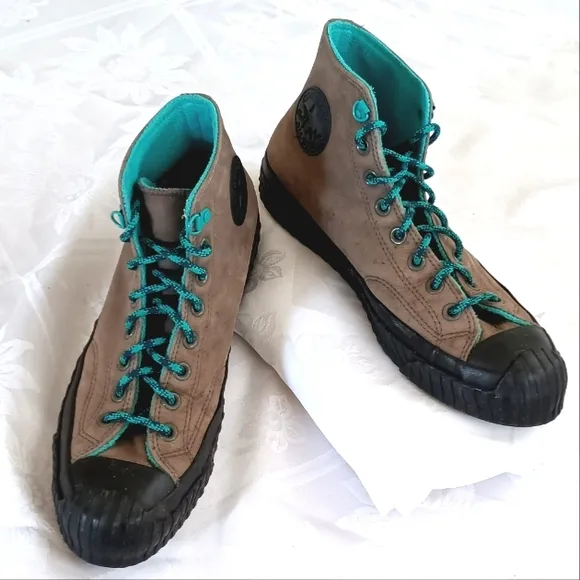 Converse Chuck 70 Bosey Water-Resist Leather Sneaker 8.5 Mens, 10.5 Womens Gray
