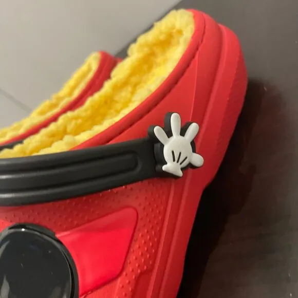 CROCS CLOG DISNEY MICKEY MOUSE SZ 5J RED YELLOW FUZZY LINED KAWAII ICONIC MICKEY