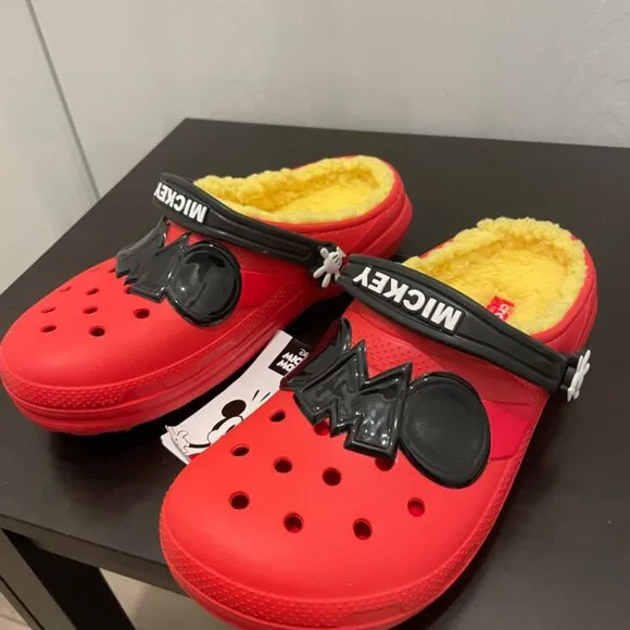 CROCS CLOG DISNEY MICKEY MOUSE SZ 5J RED YELLOW FUZZY LINED KAWAII ICONIC MICKEY