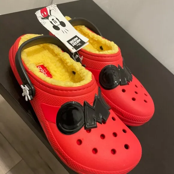 CROCS CLOG DISNEY MICKEY MOUSE SZ 5J RED YELLOW FUZZY LINED KAWAII ICONIC MICKEY