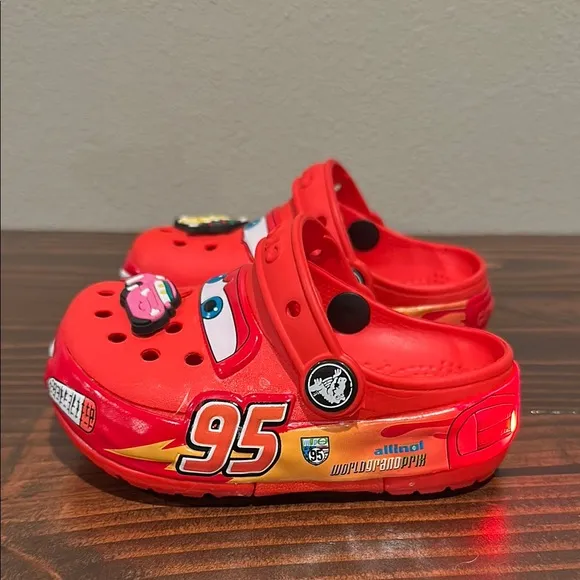 CROCS Lightning McQueen Size: 8C