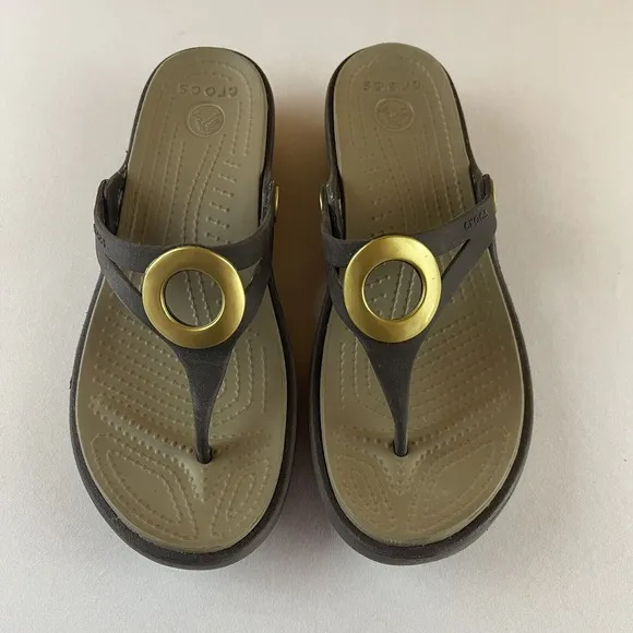 Crocs Sanrah Beveled Circle Womens 6 Comfort Wedge Flip Flops Sandals Brown Gold