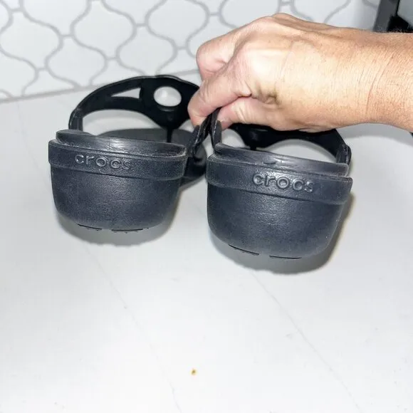 Crocs Women's Sanrah Sandal Size 9 Thong Slide Black Low Wedge Ring Detail