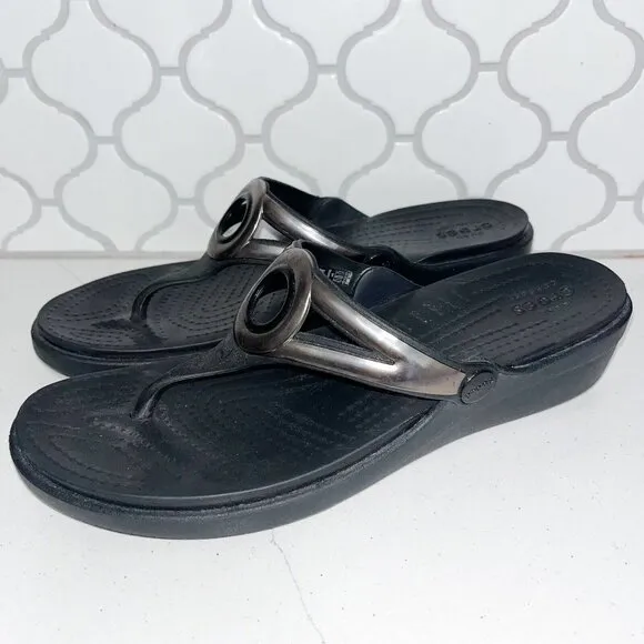 Crocs Women's Sanrah Sandal Size 9 Thong Slide Black Low Wedge Ring Detail