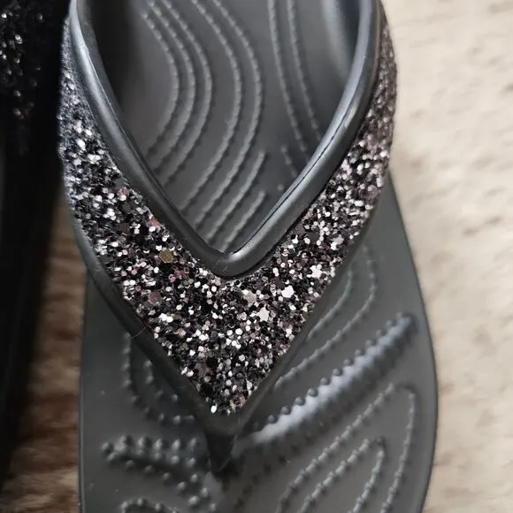 Crocs Sloane Women's Glitter Wedge Flip Flops Sandals Black Size 9 NEW