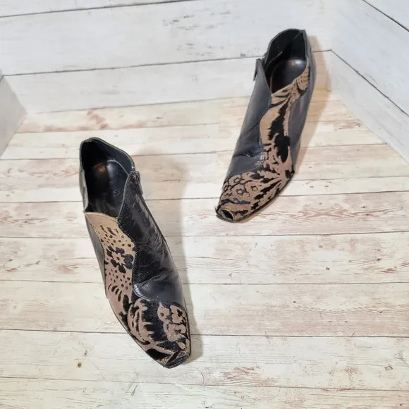 Cydwoq Vintage calfhair and leather booties