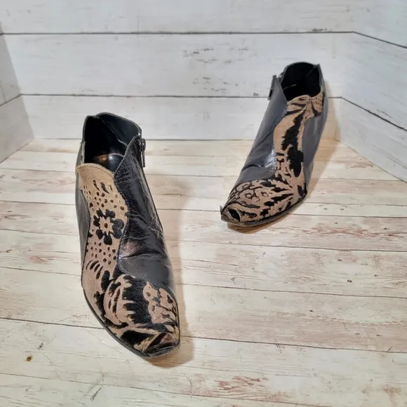 Cydwoq Vintage calfhair and leather booties