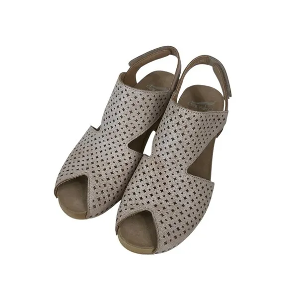 Dansko Teagan Women Perforated Leather Comfort Heeled Sandals Size 36 US 6 Beige