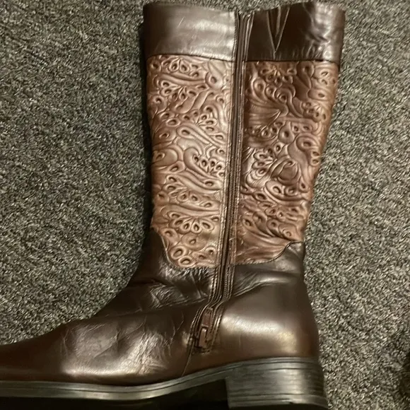 David Tate Brand Women's size 7W Bronco Style Brown Embossed Tall Boots